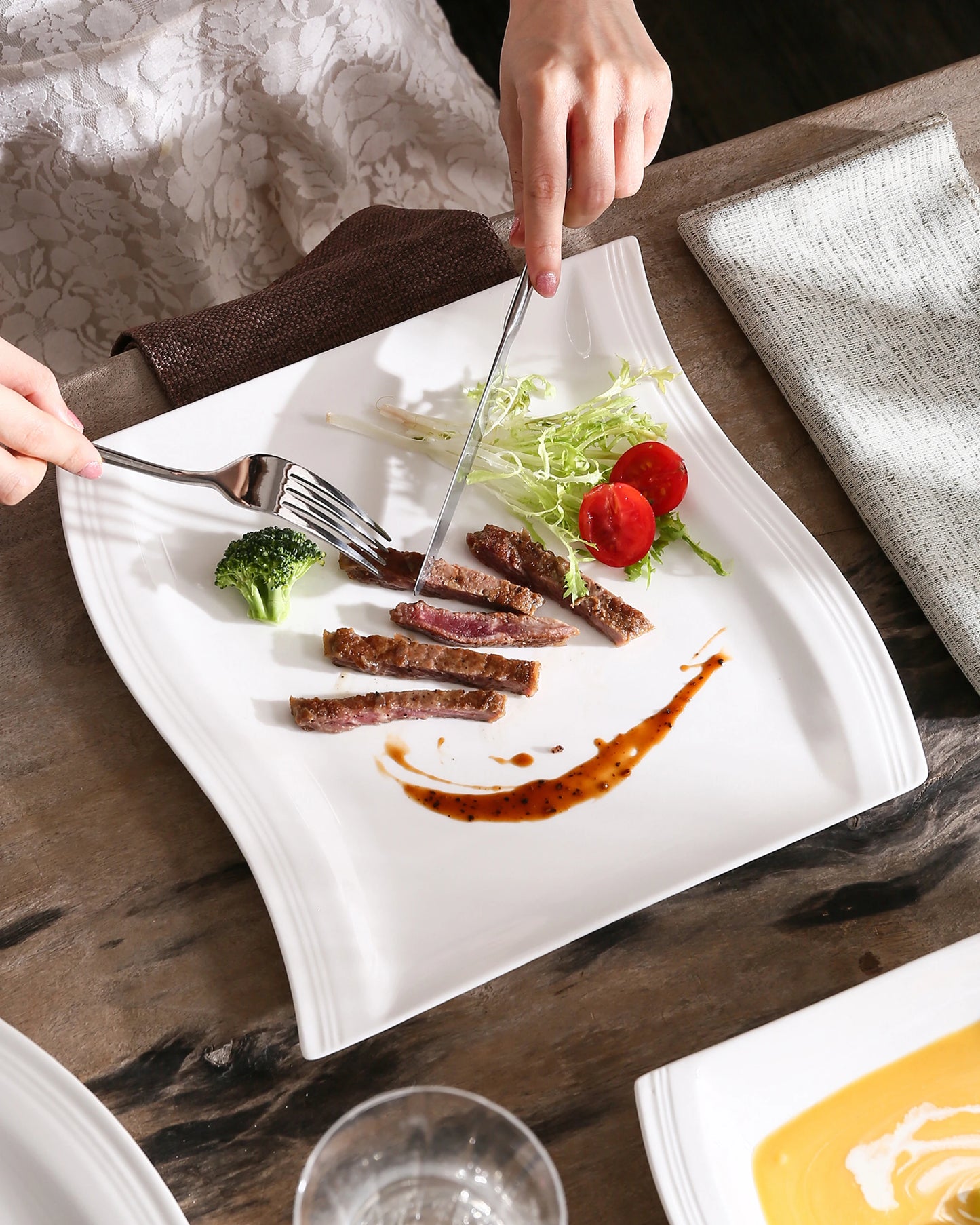 Series Flora – 6/12-Piece 10.25” Ivory White Porcelain Plates, Elegant Ceramic Dinnerware Set